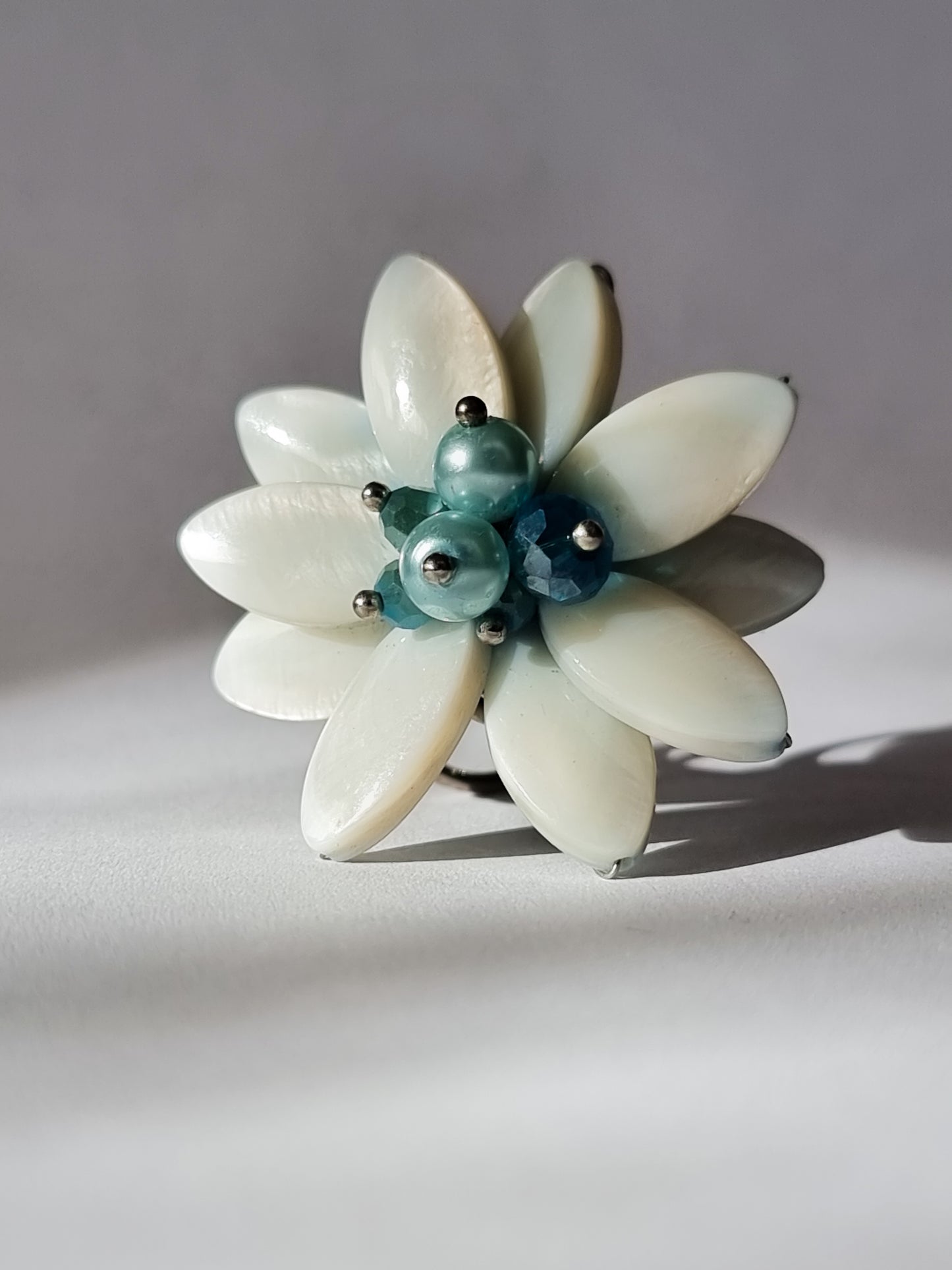 Anello "Madreperla Ghiaccio in Fiore"