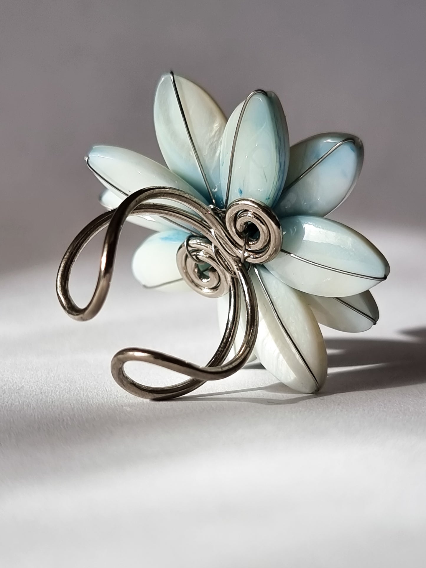Anello "Madreperla Ghiaccio in Fiore"