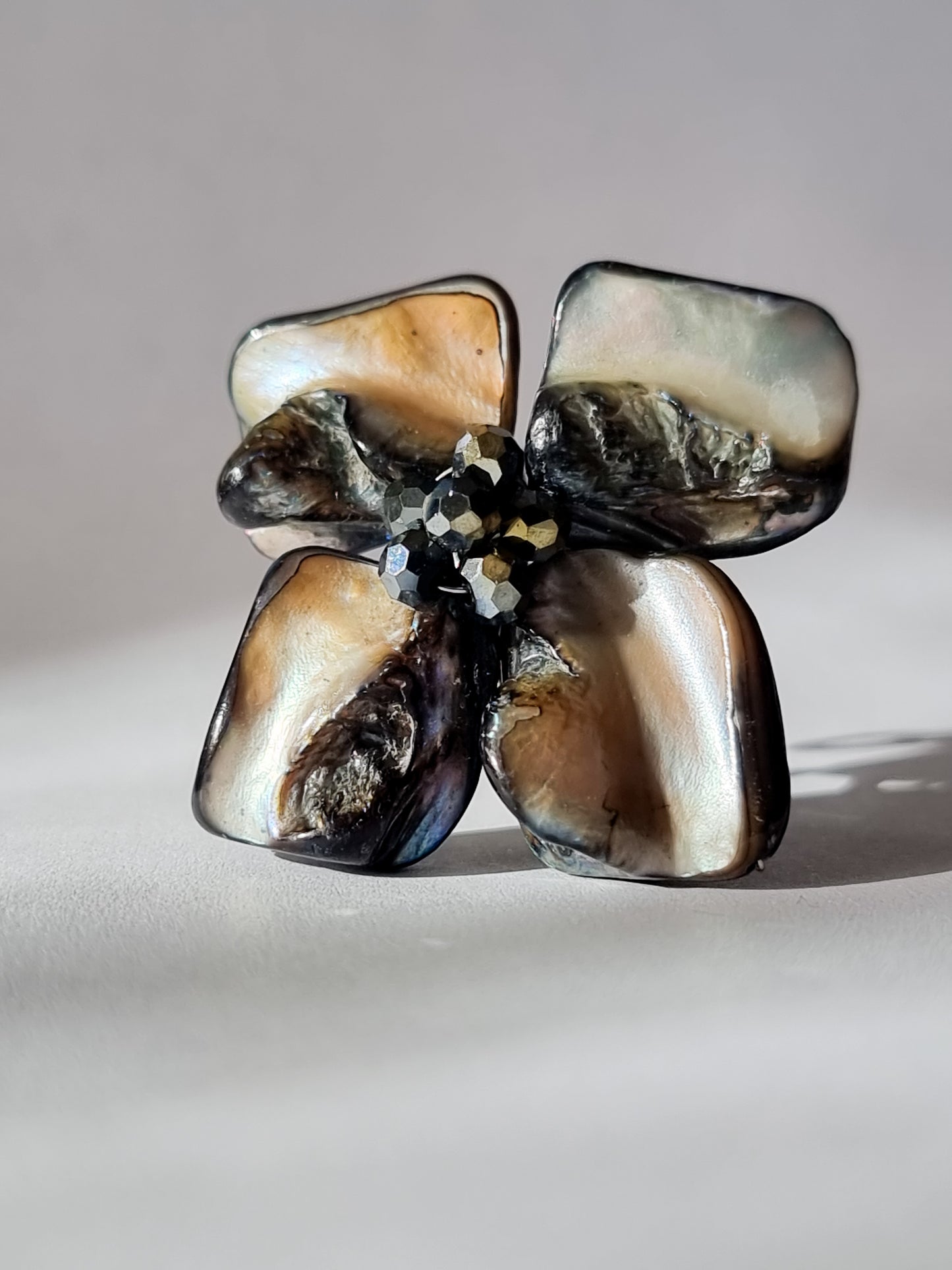 Anello "Madreperla Grigia in Fiore"