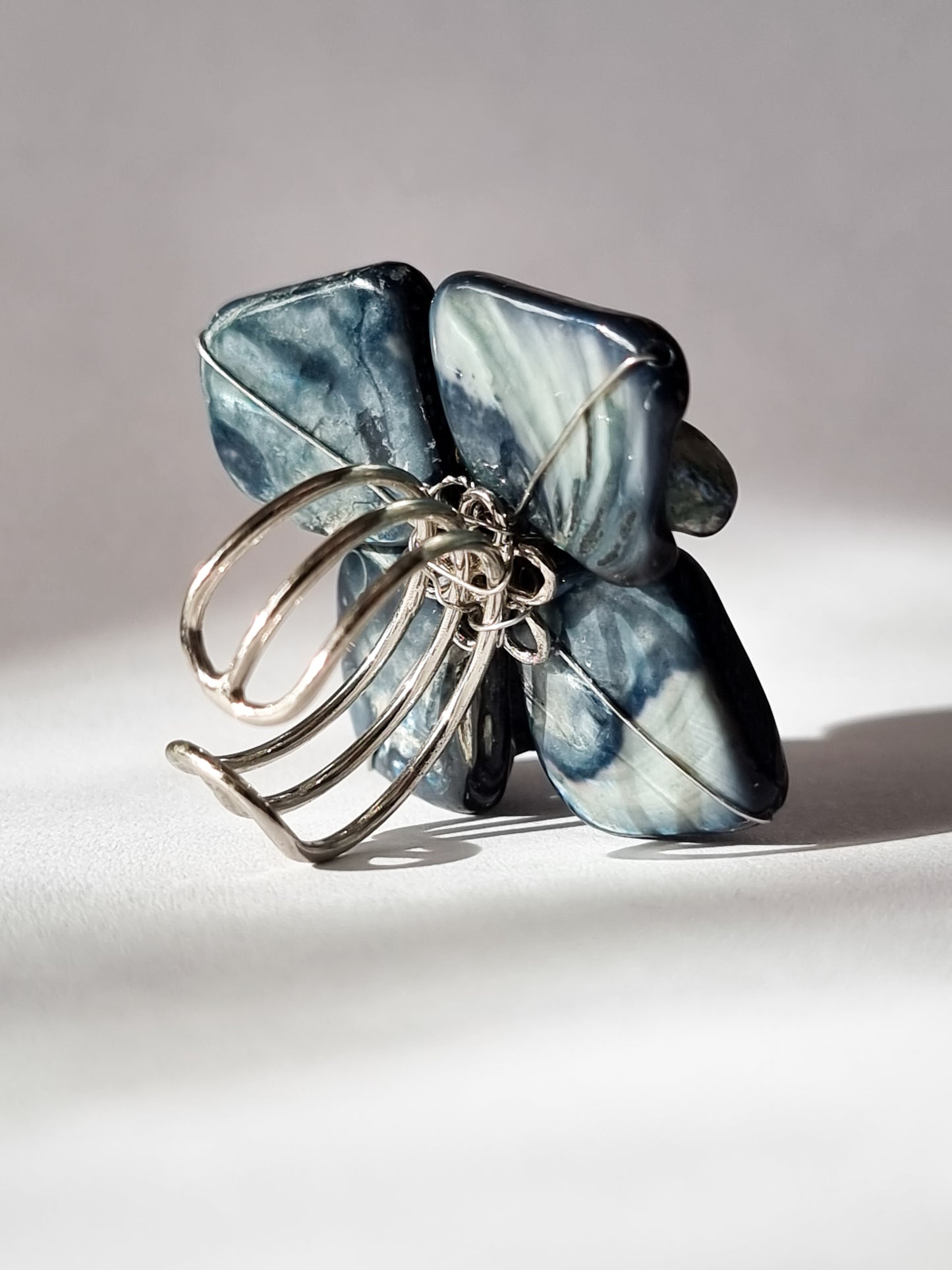 Anello "Madreperla Grigia in Fiore"