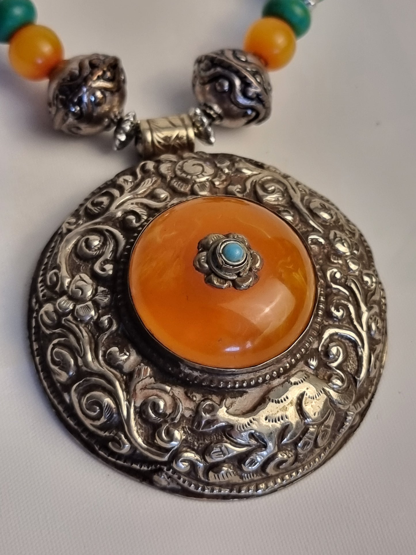 Collana Tibet Medaglione di Ambra
