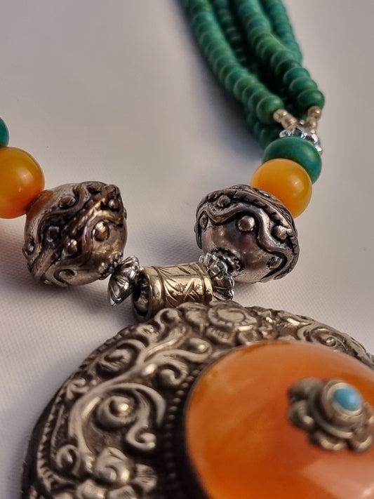 Collana Tibet Medaglione di Ambra